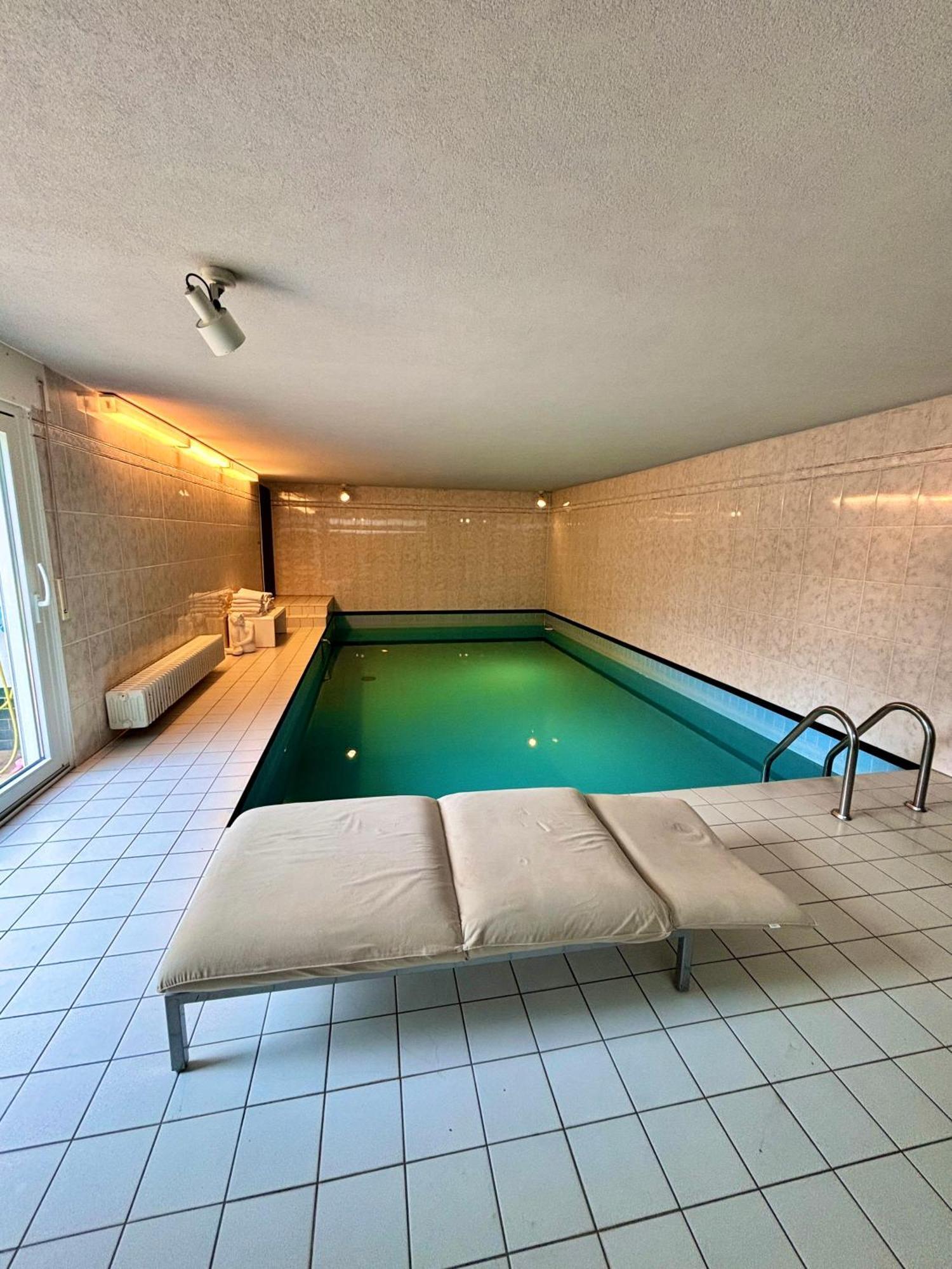 Magisches Doppelzimmer Mit Atemberaubender Wasserfall-Wand In Seligenstadt Ngoại thất bức ảnh