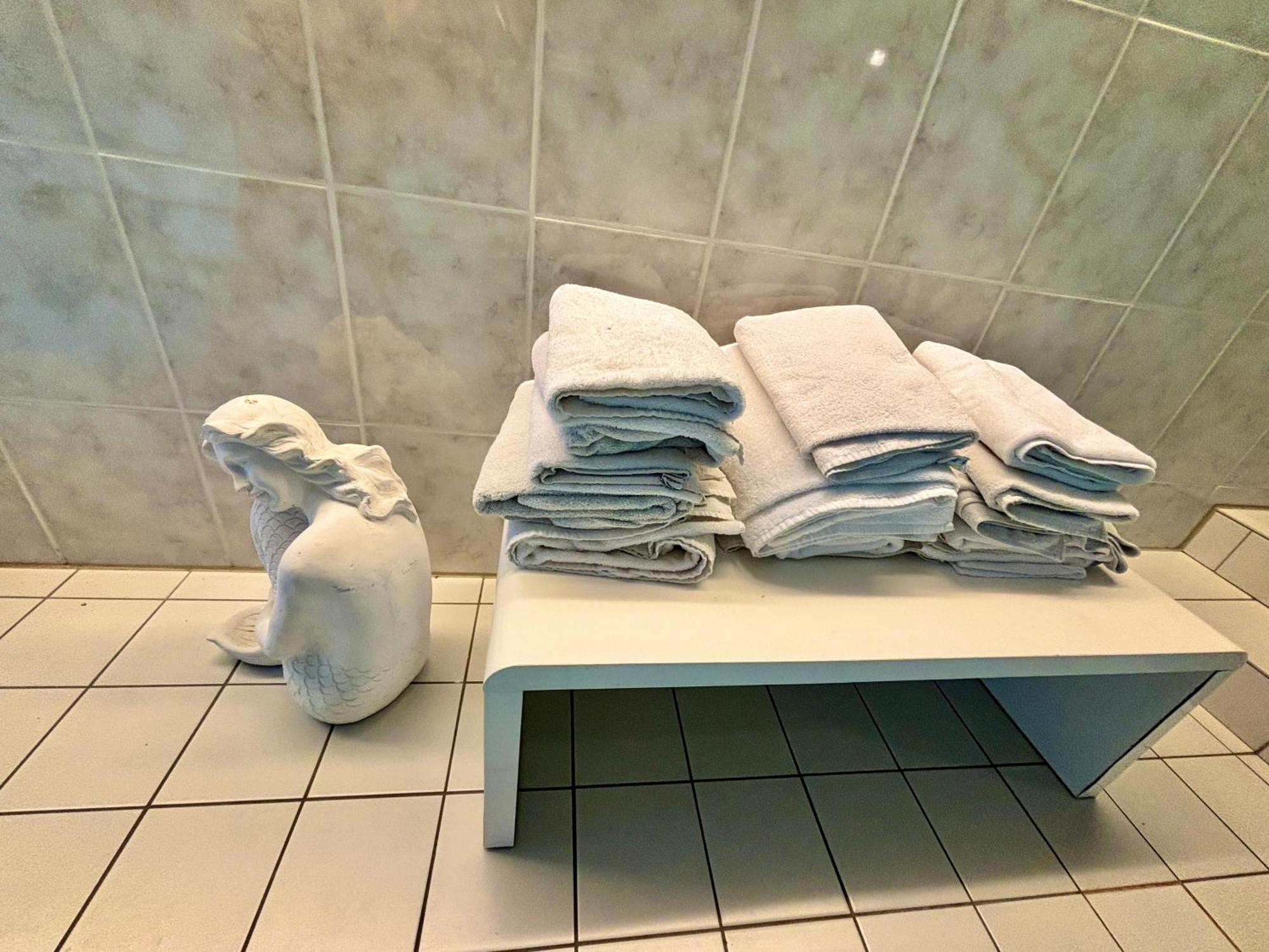 Magisches Doppelzimmer Mit Atemberaubender Wasserfall-Wand In Seligenstadt Ngoại thất bức ảnh