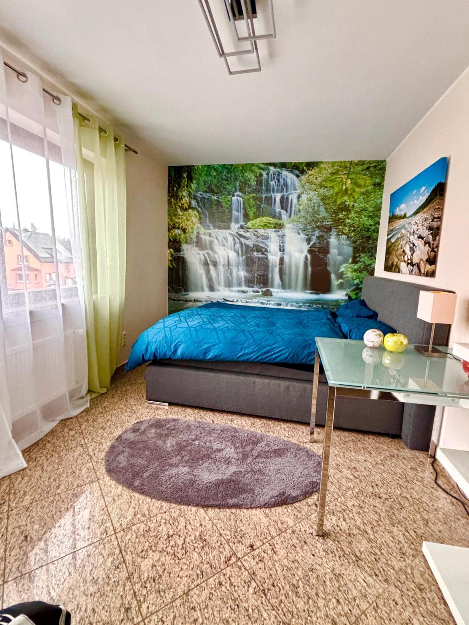 Magisches Doppelzimmer Mit Atemberaubender Wasserfall-Wand In Seligenstadt Ngoại thất bức ảnh